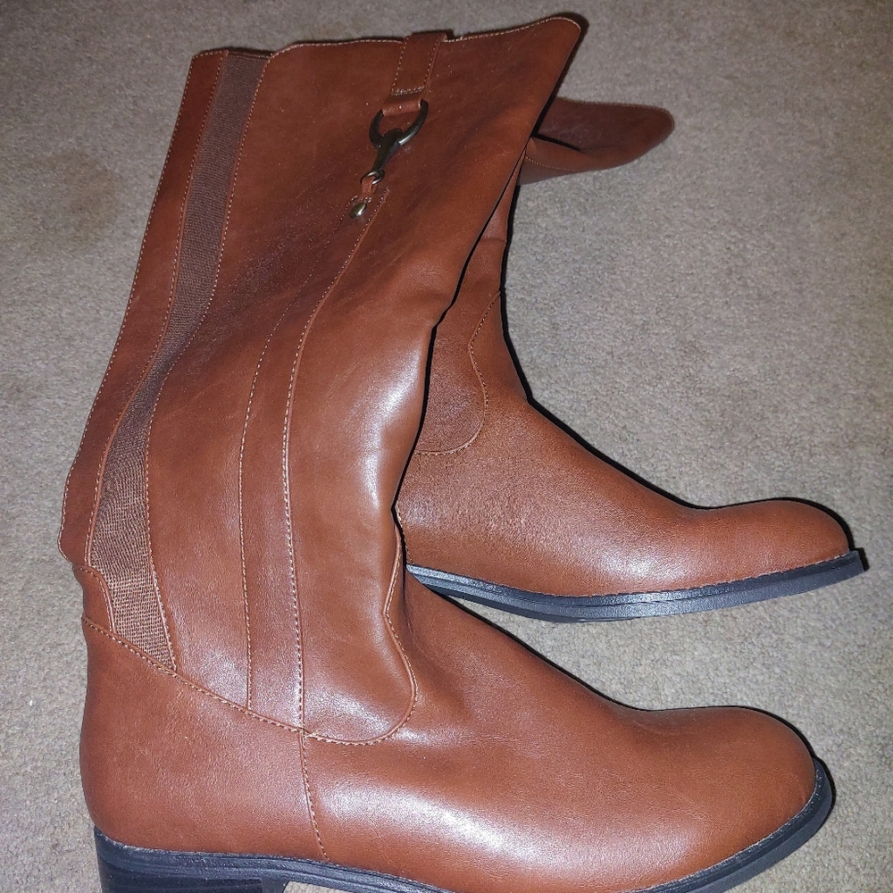 Beautiful brown knee boots 👢